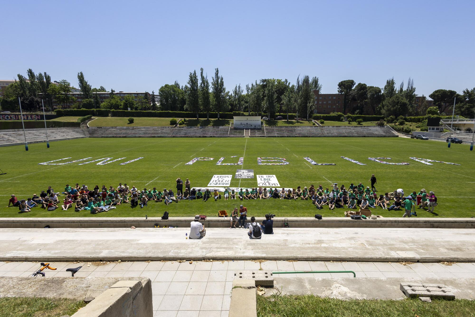 Acción universidad tesis por la pública - 8